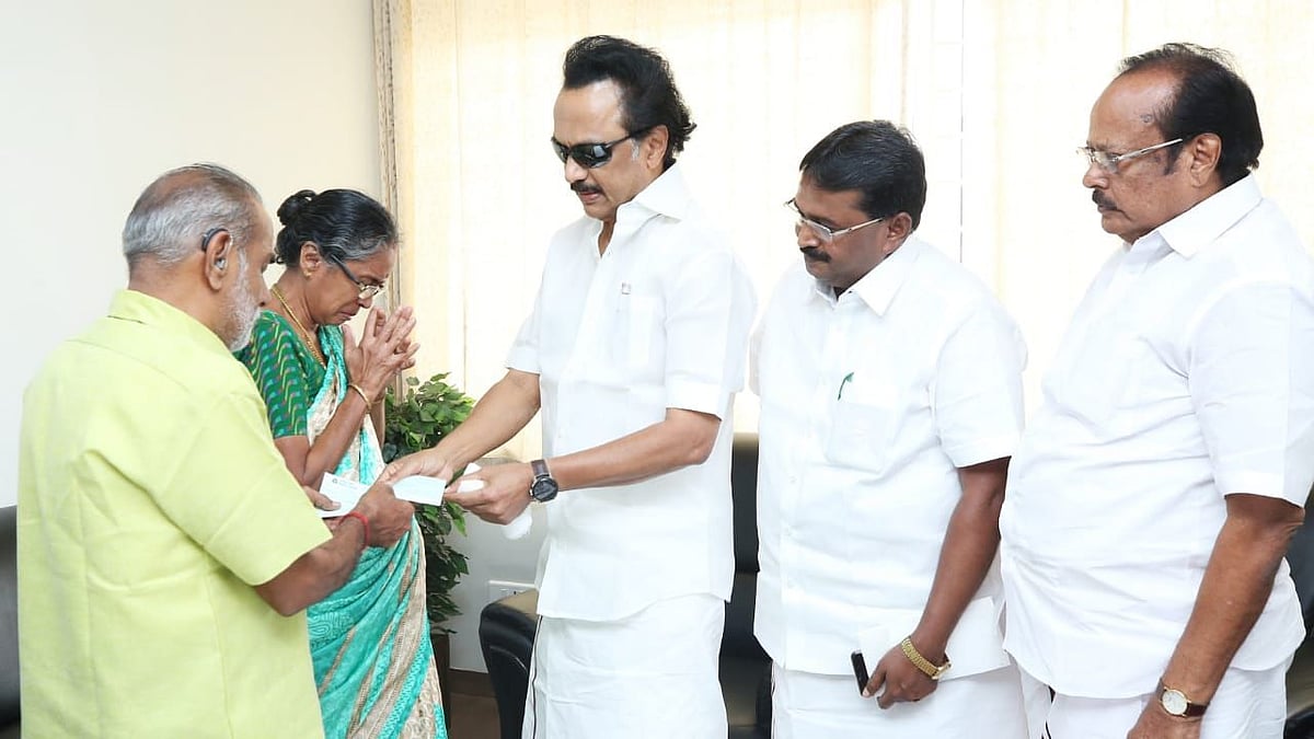 கொடிக்கம்பம் சரிந்த விபத்தில் காலை இழந்த பெண்ணுக்கு செயற்கைக் கால் பொருத்த தி.மு.க உதவும்: மு.க ஸ்டாலின் 