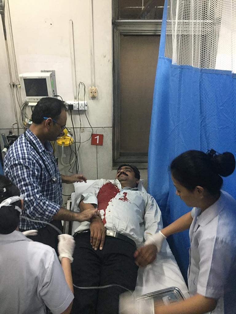 துப்பாக்கிச் சூட்டில் முடிந்த போலிஸ் - வழக்கறிஞர்கள் மோதல்: டெல்லி நீதிமன்றம் வளாகத்தில் பரபரப்பு!