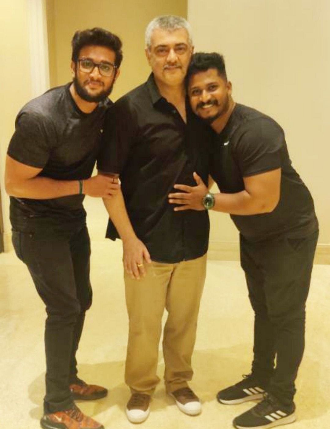 ‘வலிமை’ படத்தில் அஜித்துக்கு இரட்டை வேடமா? வைரலாகும் லேட்டஸ்ட் போட்டோ & வீடியோ!