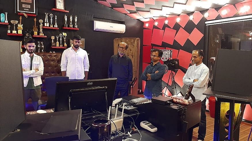 இன்னும் சற்று நேரத்தில் ‘சும்மா கிழி..’ பாடல் வரிகள் : ரஜினி தர்பார் அப்டேட் கொடுத்த பாடலாசிரியர் விவேக்