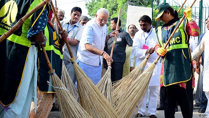 72,000 அரசு மருத்துவமனைகளில் கழிவறை இல்லை - ஒப்புக்கொண்ட மோடி அரசு : தூய்மை இந்தியா திட்டம்?