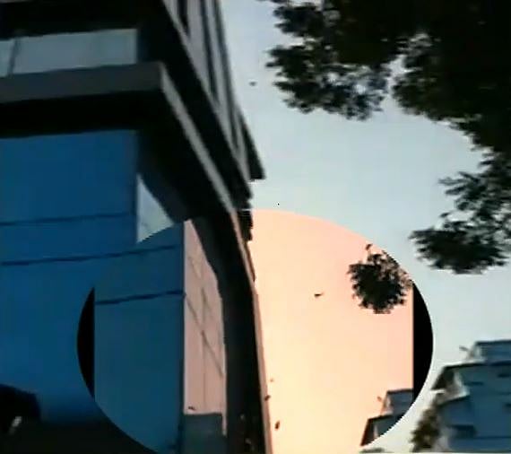 கொல்கத்தாவில் பணமழை பொழிந்த தனியார் நிறுவனம்: காரணம் இதுதான்! (வைரல் வீடியோ)