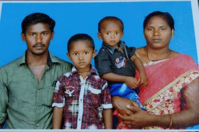 “கடைசிவரை மகனின் சடலத்தை எங்களுக்கு காட்டாமல் ஏமாற்றிவிட்டார்கள்” : சிறுவன் சுஜித்தின் தந்தை வேதனை!