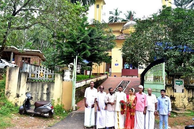 ”இதுதான் நாங்க...!” : இந்து குடும்பத்தின் திருமணத்திற்காக மிலாடி நபி விழாவைத் தள்ளி வைத்த முஸ்லிம்கள்