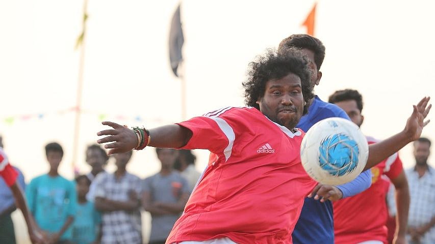 ‘யோகிபாபு கால்பந்து ஆடுவதை காண வேண்டுமா?’  - டிசம்பர் 6ந் தேதிவரை காத்திருங்க!