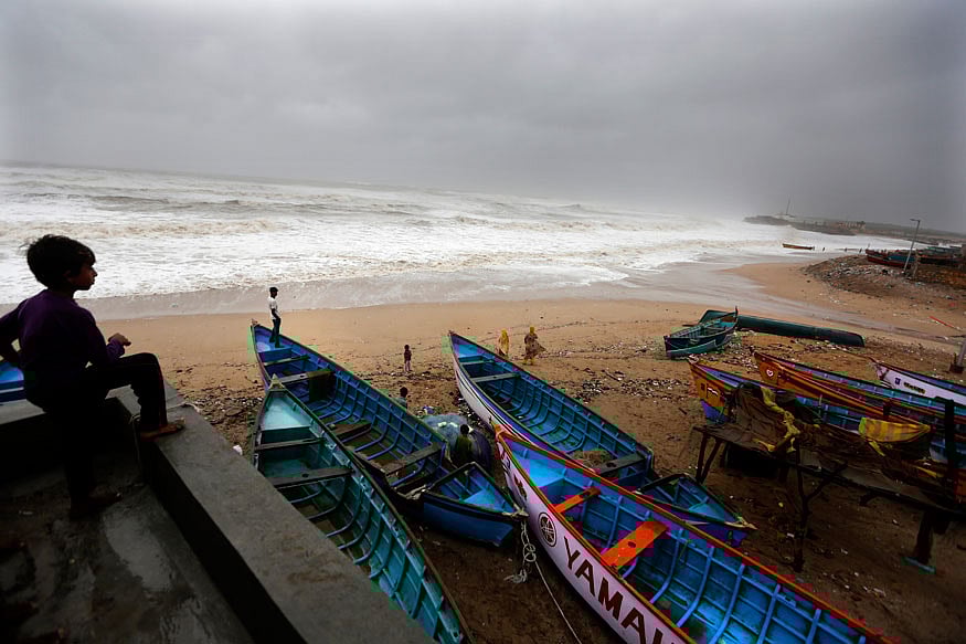 தமிழகத்தில் 2 நாட்களுக்கு மிதமான மழைக்கு வாய்ப்பு - புல்புல் புயலின் தாக்கமா? வானிலை நிலவரம் !