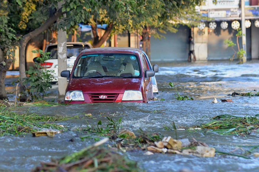 திடீரென ஏரிக்கரை உடைந்து வெள்ளக்காடான பெங்களூரு - நூற்றுக்கணக்கான வீடுகள் பாதிப்பு!