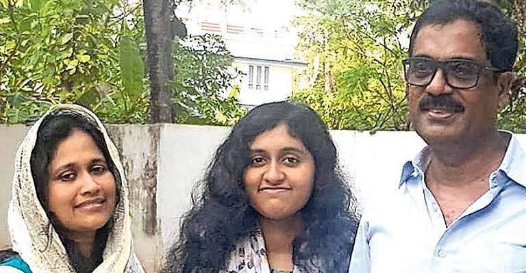 பாத்திமாவின் மரணத்தில் அவரது தந்தை அப்துல் லத்தீஃப் முன்வைக்கும் 10 கேள்விகள்!