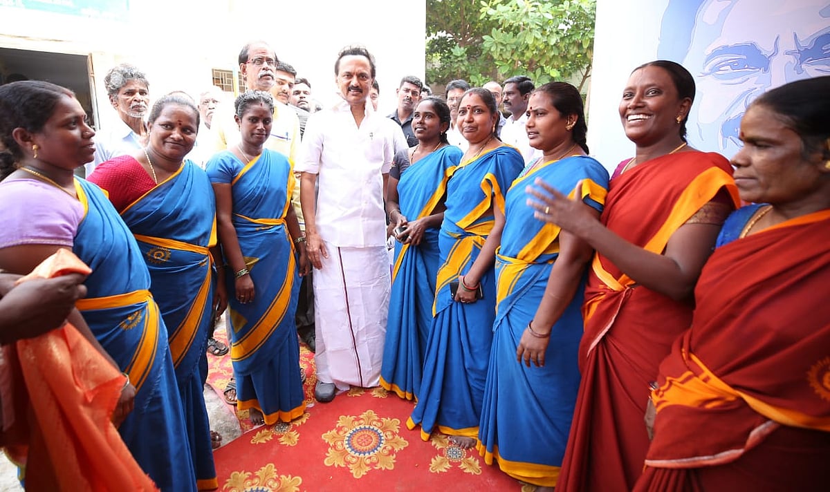 கொளத்தூர் தொகுதி மக்களுக்கு பல்வேறு நலத்திட்ட உதவிகள் செய்த மு.க.ஸ்டாலின்! #Photostory