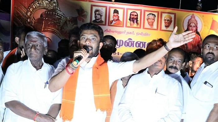 ‘முழுசா சந்திரமுகி ஆகிவிட்ட கங்காவ பாருங்க..’ : ஓ.பி.எஸ். மகனின் லெட்டர் பேடில் மோடி படம்- # Viral photo