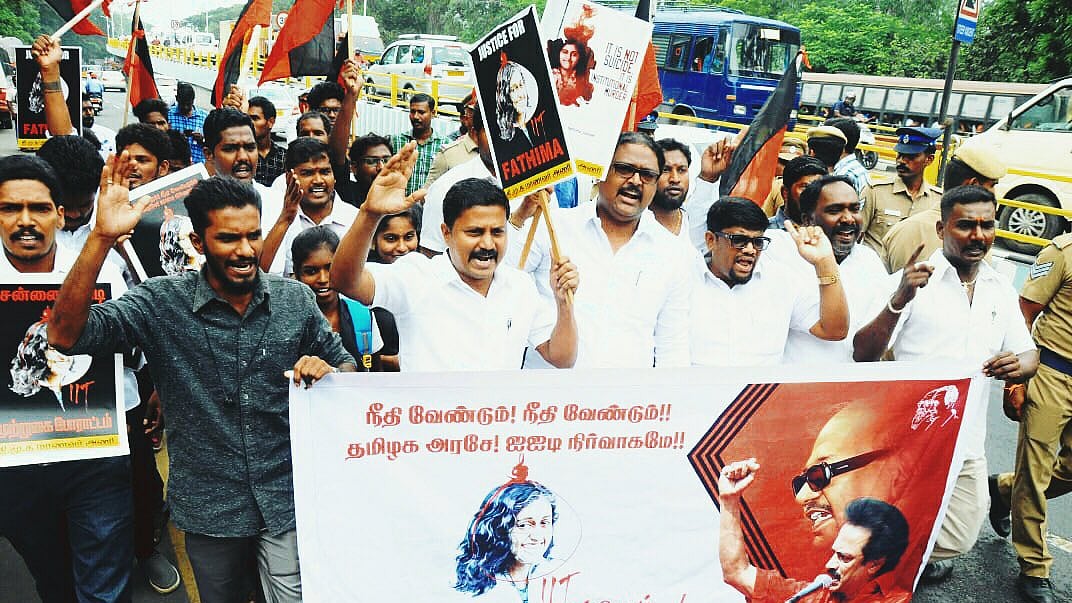  “IIT: விசாரணைக் குழு அமைத்து மாணவர்களின் பிரச்னைகளை நிவர்த்தி செய்யவேண்டும்”- தி.மு.க மாணவரணி போராட்டம்!