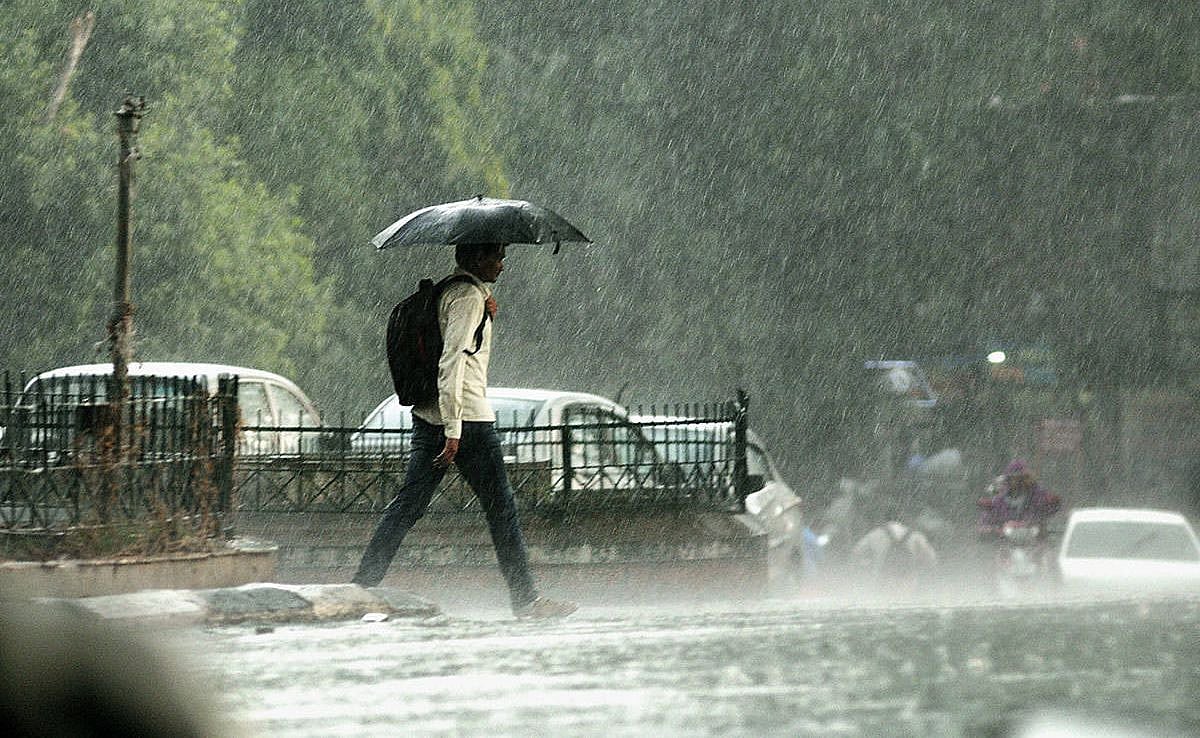 வெளுத்து வாங்கக் காத்திருக்கிறது கனமழை ... தென் மாவட்டங்களுக்கு எச்சரிக்கை : வானிலை ஆய்வு மையம்