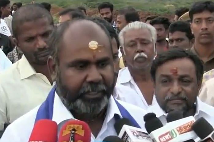 ’கால்வாய் உடைந்ததற்கு எலிகளே காரணம்’ : அமைச்சர் சொன்ன அடடே விளக்கம்.. கோபத்தில் விவசாயிகள் !