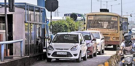 சுங்கச்சாவடிகளில் நிகழும் ‘கட்டண கொள்ளை’ : கண்டுகொள்ளாத தேசிய நெடுஞ்சாலை ஆணையம்! - அதிர்ச்சி தகவல்!