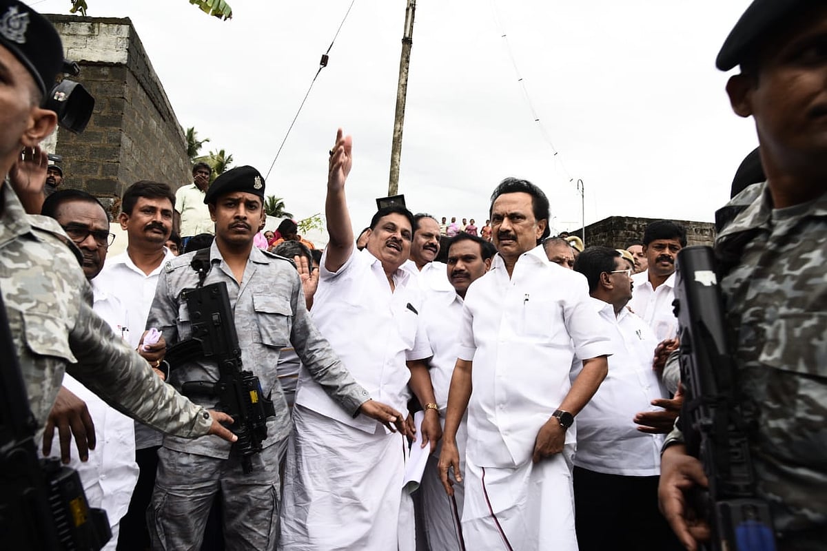 மேட்டுப்பாளையத்தில் சுவர் இடிந்து 17 பேர் பலி : நேரில் சென்று ஆறுதல் தெரிவித்த மு.க.ஸ்டாலின்! (PHOTOS)