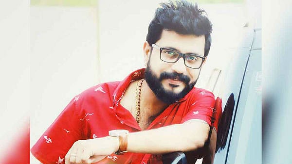 “வேறொரு நடிகையுடன் சேர்ந்துகொண்டு என்னைக் கொடுமைப்படுத்துகிறார்” - சின்னத்திரை நடிகை பரபரப்பு புகார்!