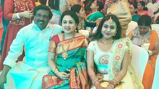 "காரில் சென்றவர் மாயம்” 
 - புஷ்பவனம் குப்புசாமியின் மகள் காணவில்லை என புகார்!