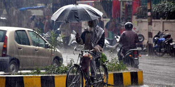 தமிழகத்தில் நாளை 14 மாவட்டங்களில் இடியுடன் கூடிய மழை பெய்யக்கூடும்.. வானிலை மையம் தகவல்!