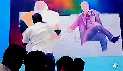 பள்ளி சுவரில் இருந்து பெரியார் - அம்பேத்கர் படங்கள் நீக்கம் ; போலிஸ் பாதுகாப்போடு நடந்த அராஜகம்! (video)