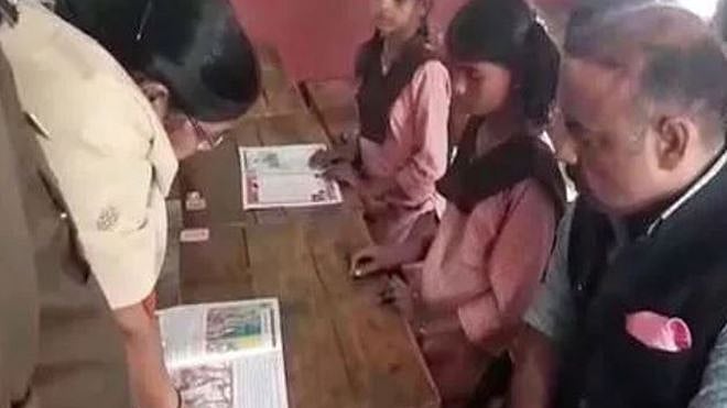 ஆங்கிலம் வாசிக்கத் திணறிய ஆங்கில ஆசிரியை சஸ்பெண்ட் : பா.ஜ.க ஆளும் மாநிலத்தில் நிகழ்ந்த அவலம்! (video)