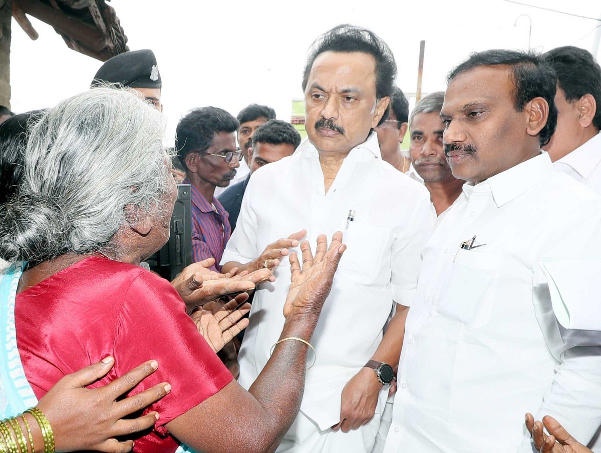 மேட்டுப்பாளையத்தில் சுவர் இடிந்து 17 பேர் பலி : நேரில் சென்று ஆறுதல் தெரிவித்த மு.க.ஸ்டாலின்! (PHOTOS)