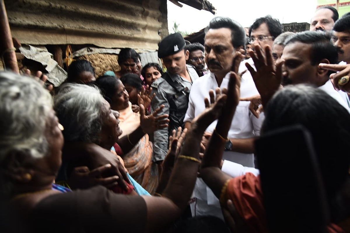 மேட்டுப்பாளையத்தில் சுவர் இடிந்து 17 பேர் பலி : நேரில் சென்று ஆறுதல் தெரிவித்த மு.க.ஸ்டாலின்! (PHOTOS)