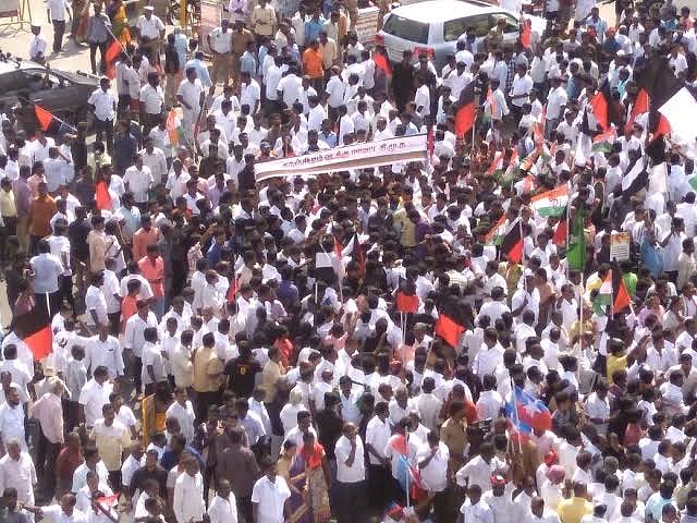 #LIVE  தமிழகம் முழுக்க தி.மு.க இளைஞரணி நடத்திய குடியுரிமை மசோதா எதிர்ப்பு போராட்டம்! - ஏராளமானோர் கைது!