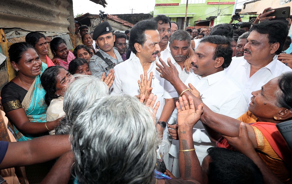 மேட்டுப்பாளையத்தில் சுவர் இடிந்து 17 பேர் பலி : நேரில் சென்று ஆறுதல் தெரிவித்த மு.க.ஸ்டாலின்! (PHOTOS)