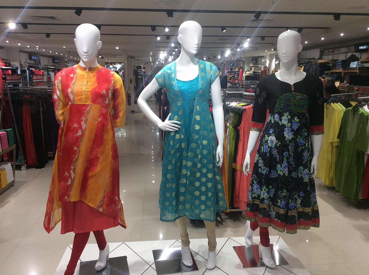 சரியான சுடிதாரை மாற்றித் தர மறுத்த துணிக்கடைக்கு 20,000 ரூபாய் அபராதம் - நுகர்வோர் நீதிமன்றம் உத்தரவு