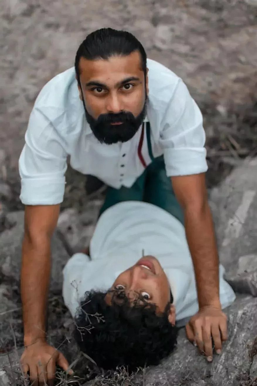 இணையத்தைக் கலக்கும் தன்பாலின காதலர்களின் pre-wedding போட்டோஷூட்! (ALBUM)