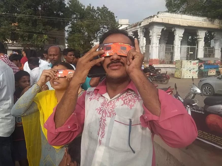 ‘பிரதமர் மோடியை ஏமாற்றிய சூரியன்’ - கிரகணத்தை பார்க்க முடியாமல் வேதனை “ட்வீட்”!