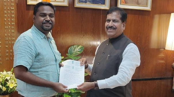 தருமபுரி தொகுதிக்கு பல்வேறு ரயில் வசதிகள் வேண்டி ரயில்வே இணை அமைச்சரிடம் தி.மு.க எம்.பி., மனு!