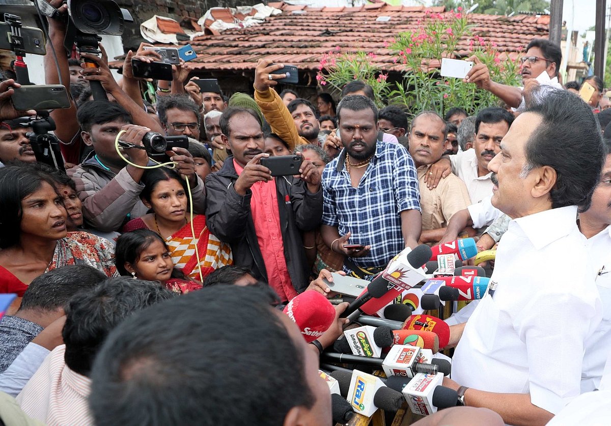 மேட்டுப்பாளையத்தில் சுவர் இடிந்து 17 பேர் பலி : நேரில் சென்று ஆறுதல் தெரிவித்த மு.க.ஸ்டாலின்! (PHOTOS)