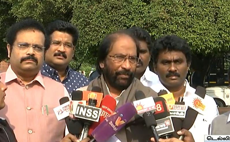 தமிழகத்தின் முக்கிய பிரச்னைகளை தீர்க்க வலியுறுத்தி தி.மு.க கோரிக்கை மனு - பிரதமரிடம் வழங்கிய எம்.பிக்கள்!