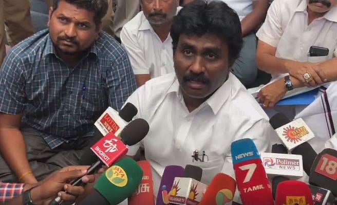 “நியாயமாக உள்ளாட்சித் தேர்தல் நடைபெற வாய்ப்பே இல்லை” - ஆட்சியர் அலுவலகம் முன்பு தி.மு.க எம்.பி. தர்ணா!