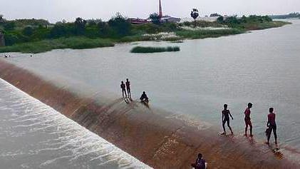 #LIVE UPDATES | தமிழகத்தில் வெளுத்துவாங்கும் கனமழை : வீடுகள் இடிந்து விழுந்து 15 பேர் பலி! - video