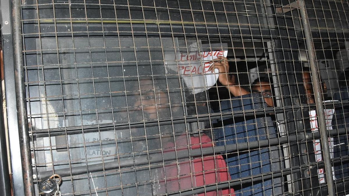 LIVE #CAA : குடியுரிமை சட்ட திருத்தத்தை கண்டித்து இஸ்லாமிய அமைப்புகள் சென்னையில் பேரணி!