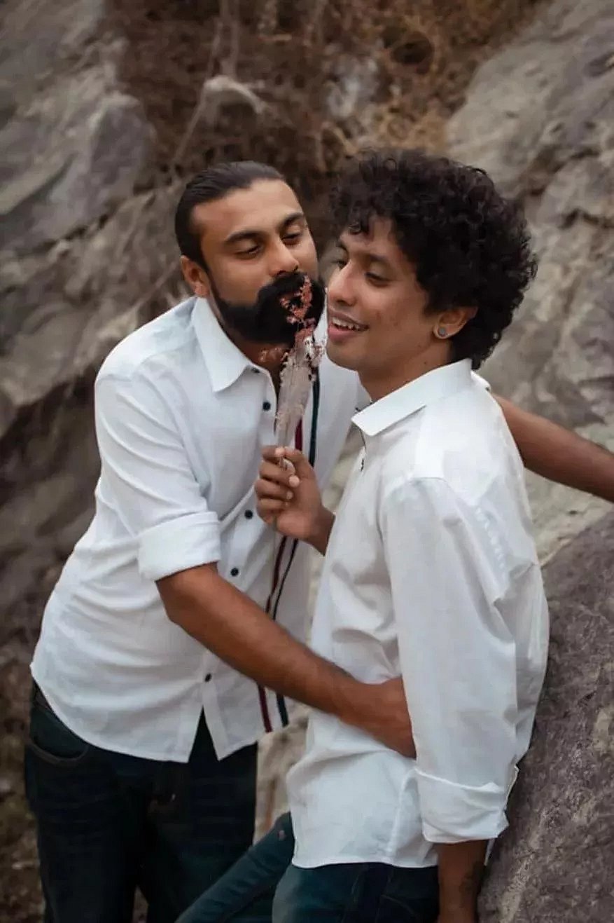 இணையத்தைக் கலக்கும் தன்பாலின காதலர்களின் pre-wedding போட்டோஷூட்! (ALBUM)