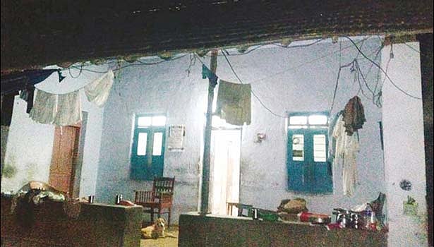 கொள்ளை நடந்த வீடு