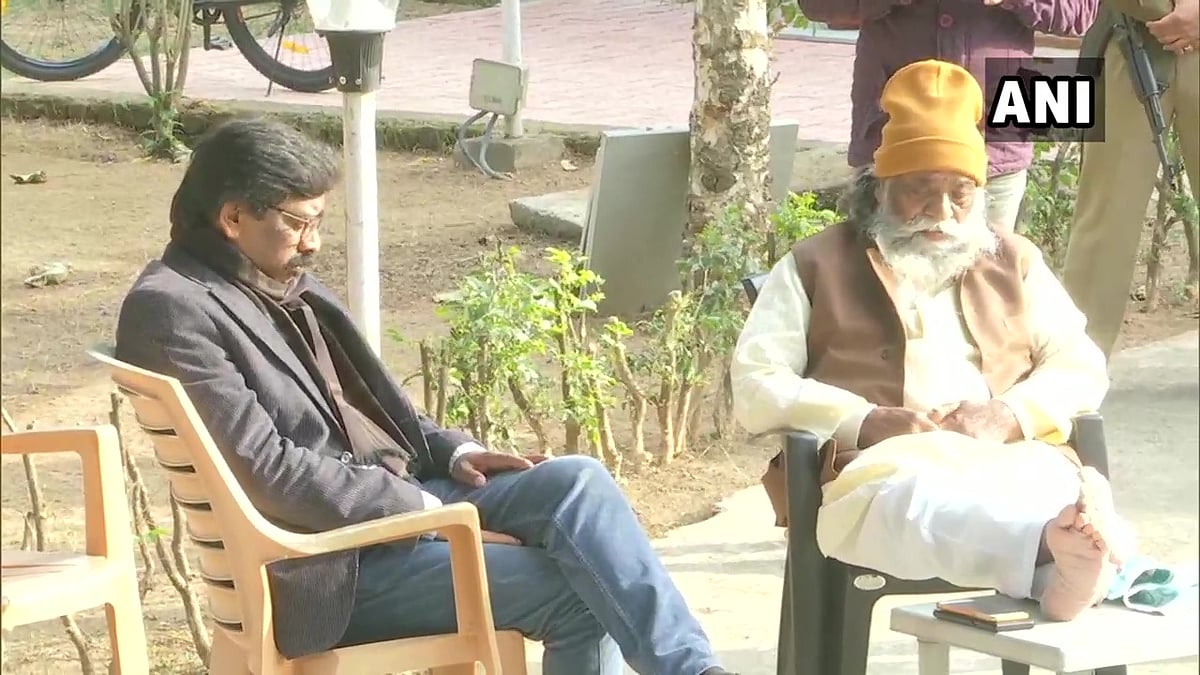 சிபு சோரன் இல்லத்தில் ஹேமந்த் சோரன்