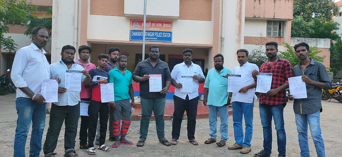 “பாபர் மசூதி இடிப்பை கொண்டாடிய பள்ளி விழாவில் பங்கேற்பதா ?”- கவர்னர் கிரண்பேடி மீது போலிஸில் புகார்!  