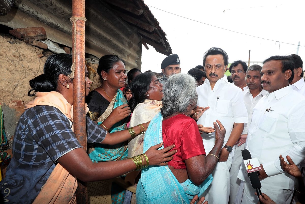 மேட்டுப்பாளையத்தில் சுவர் இடிந்து 17 பேர் பலி : நேரில் சென்று ஆறுதல் தெரிவித்த மு.க.ஸ்டாலின்! (PHOTOS)