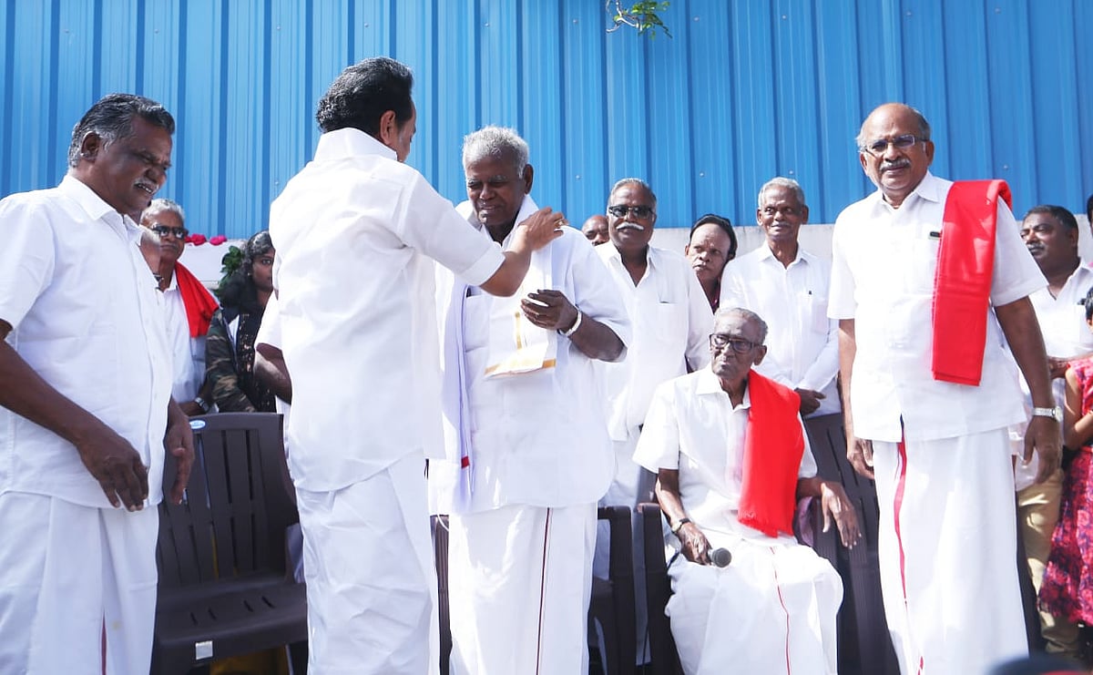 “மார்க்சிய தத்துவத்தின் மனித உருவம் தோழர் நல்லகண்ணு” - தி.மு.க. தலைவர் மு.க.ஸ்டாலின் நேரில் வாழ்த்து!