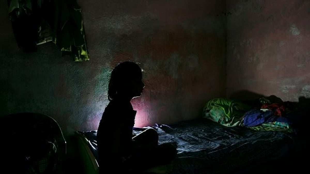 கடன் சுமையால் 20,000 ரூபாய்க்கு பேத்திகளை கூலி தொழிலுக்கு விற்ற பாட்டி - அதிர்ச்சி சம்பவம்!