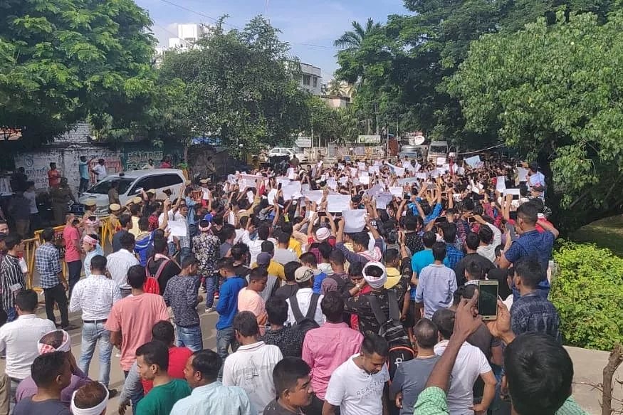 குடியுரிமை சட்டத்தை எதிர்த்து சென்னையில் போரட்டத்தில் ஈடுப்பட்ட அசாம் இளைஞர்கள்!