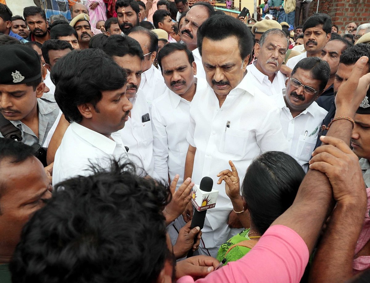 மேட்டுப்பாளையத்தில் சுவர் இடிந்து 17 பேர் பலி : நேரில் சென்று ஆறுதல் தெரிவித்த மு.க.ஸ்டாலின்! (PHOTOS)