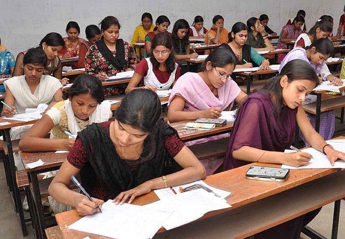 பொறியியல் படித்தவர்களுக்கு ஆசிரியர் வேலை? - கேள்விக்குறியாகும் கணக்கு பட்டதாரிகள் நிலை!