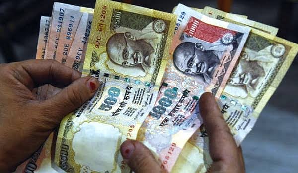 பணமதிப்பிழப்பு தெரியாமல் 31,000 ரூபாய் சேமித்து வைத்த கோவை மூதாட்டி : வேதனையில் தவிக்கும் குடும்பத்தினர்!