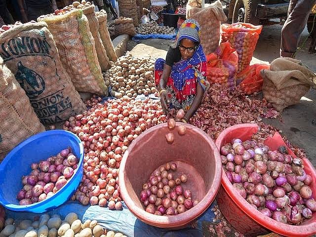 வெங்காயம் தான் என்று நினைக்காதீர்கள்.. அது ஆட்சிக்கே முடிவுரை எழுதிவிடும் : மு.க ஸ்டாலின் எச்சரிக்கை !