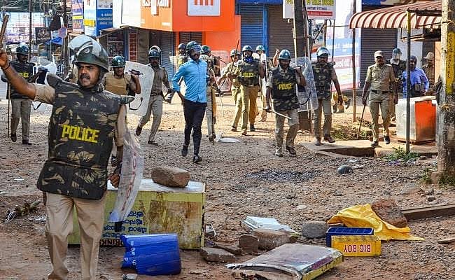 #CAA 14 வயது பெண்ணின் கண் முன்னே தந்தையை சுட்டுக்கொன்ற காவல்துறை : மங்களூரில் அரச பயங்கரவாதம் ! 